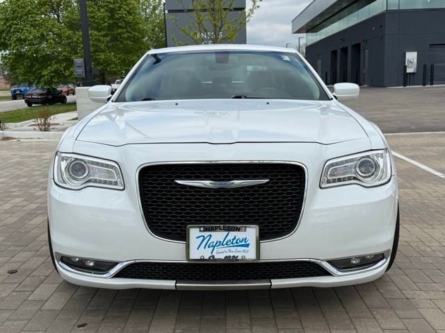 2016 Chrysler 300 Limited