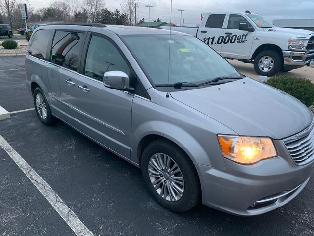 2016 Chrysler Town & Country Touring-L Anniversary Edition