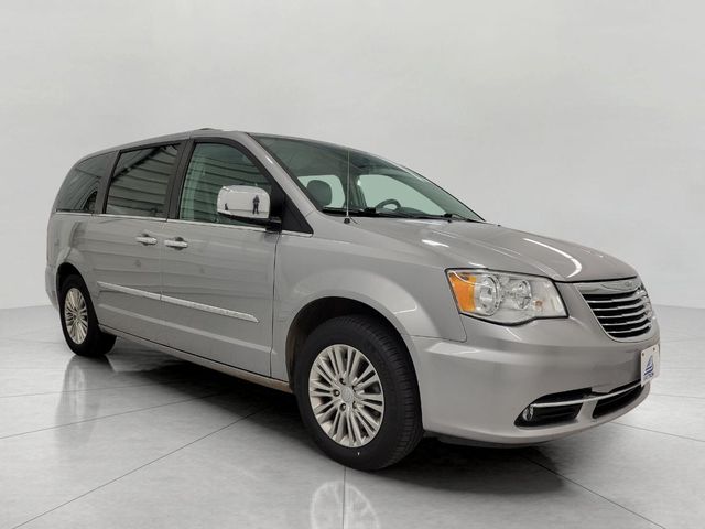 2016 Chrysler Town & Country Touring-L Anniversary Edition