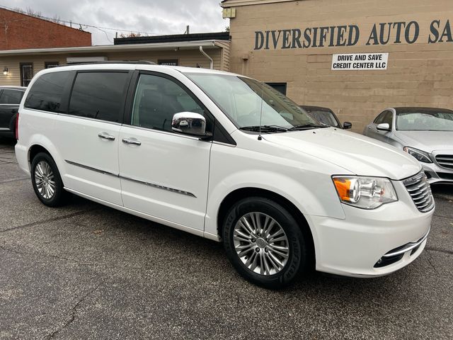 2016 Chrysler Town & Country Touring-L Anniversary Edition