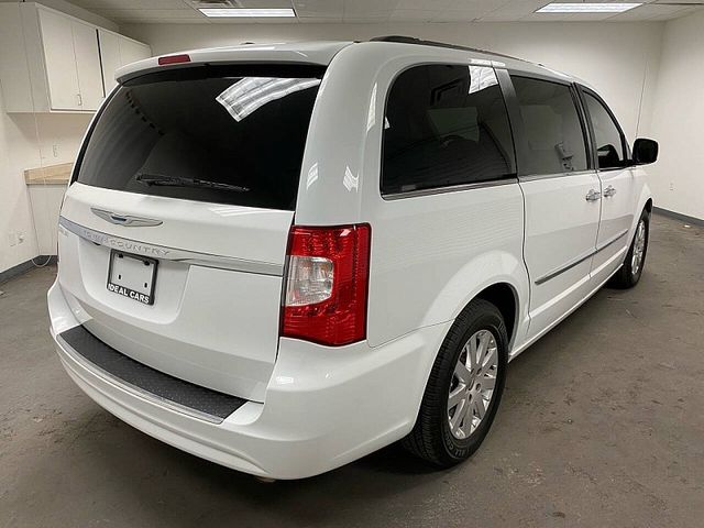 2016 Chrysler Town & Country Touring