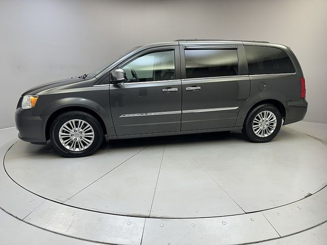 2016 Chrysler Town & Country Touring-L