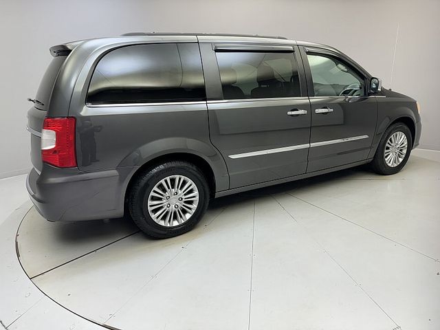 2016 Chrysler Town & Country Touring-L