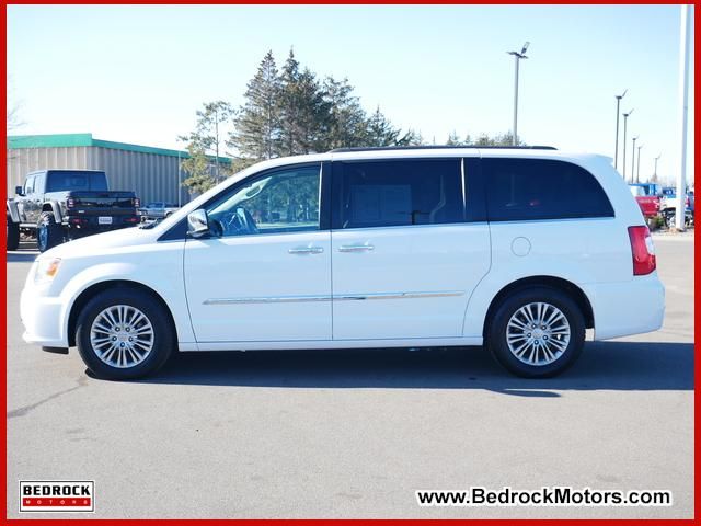 2016 Chrysler Town & Country Touring-L Anniversary Edition