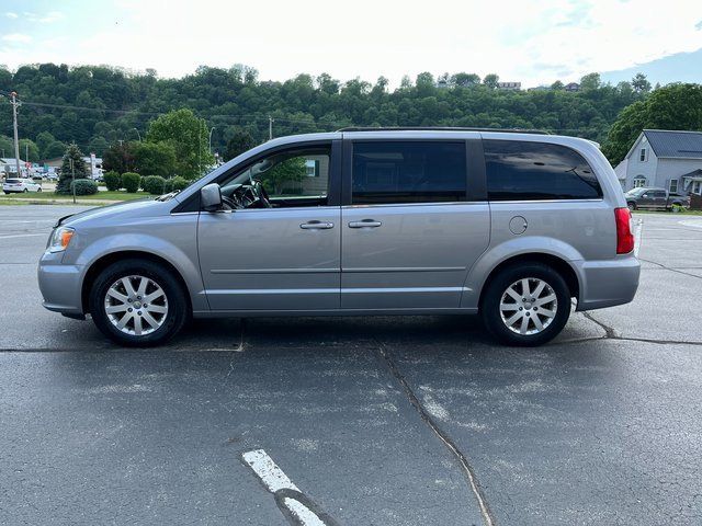 2016 Chrysler Town & Country LX