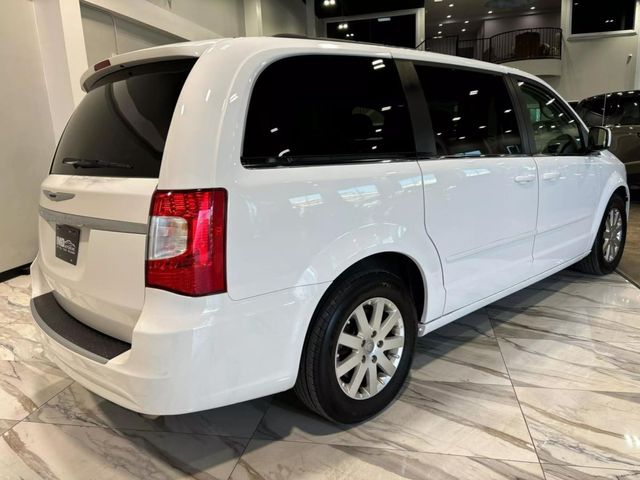 2016 Chrysler Town & Country LX