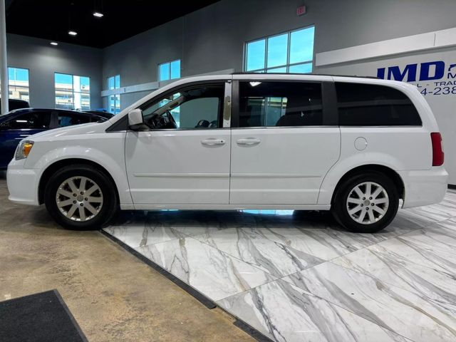 2016 Chrysler Town & Country LX