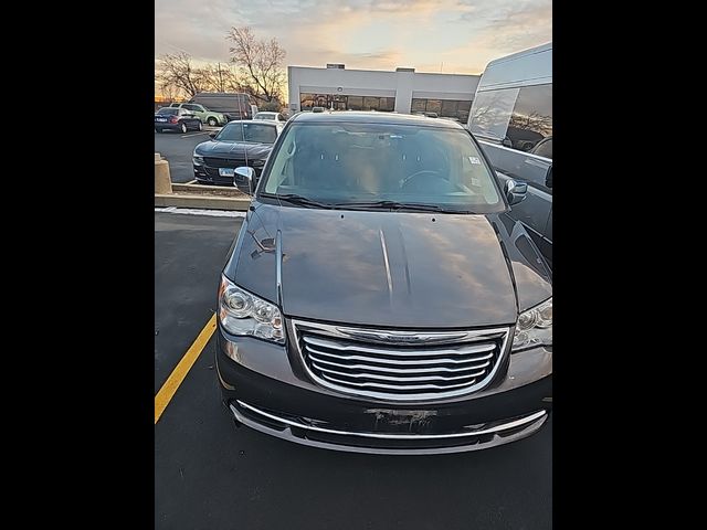 2016 Chrysler Town & Country Limited Platinum