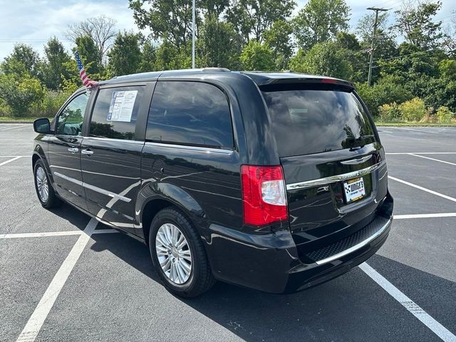 2016 Chrysler Town & Country Limited