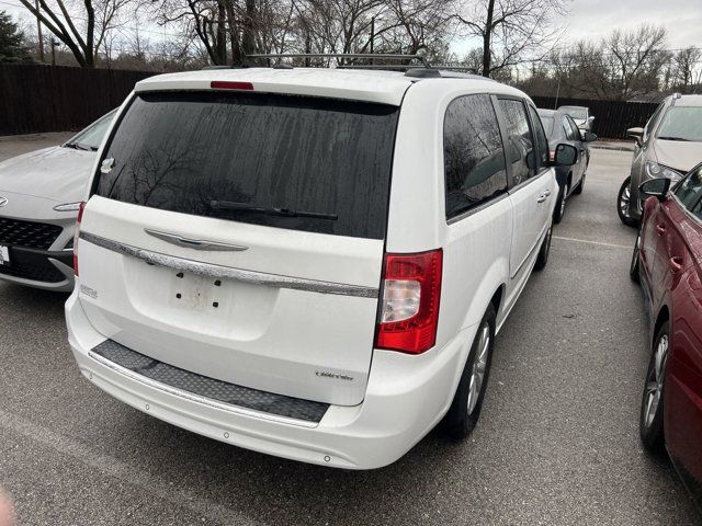 2016 Chrysler Town & Country Limited Platinum