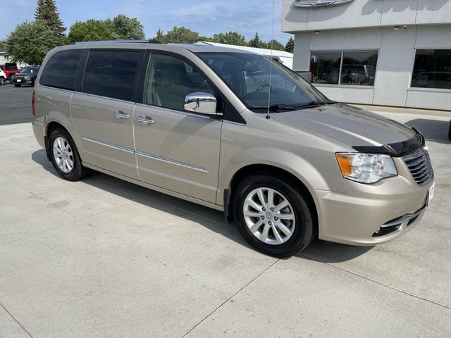 2016 Chrysler Town & Country Limited Platinum