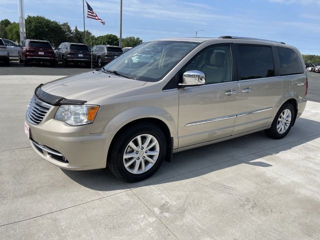 2016 Chrysler Town & Country Limited Platinum