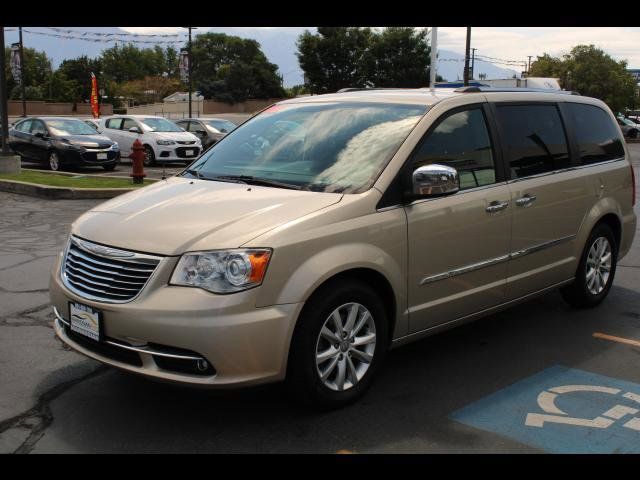 2016 Chrysler Town & Country Limited Platinum