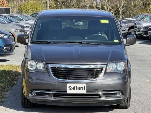 2016 Chrysler Town & Country S