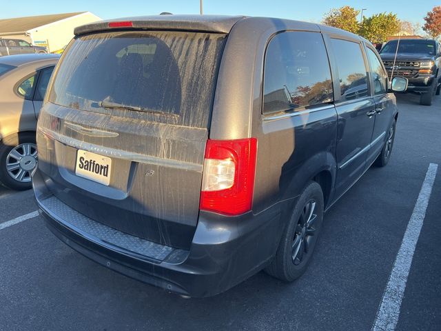 2016 Chrysler Town & Country S