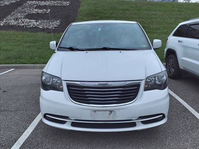 2016 Chrysler Town & Country S