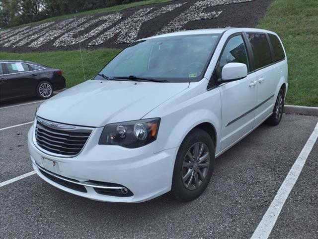 2016 Chrysler Town & Country S