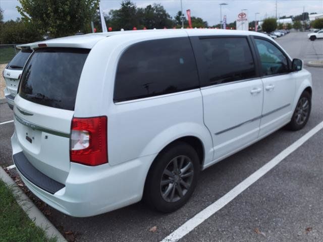 2016 Chrysler Town & Country S