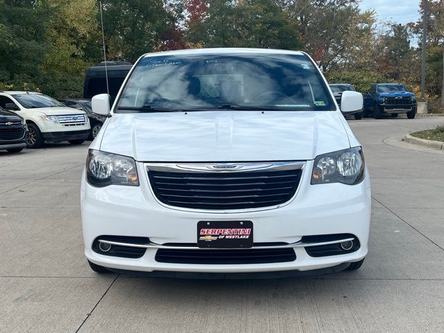 2016 Chrysler Town & Country S