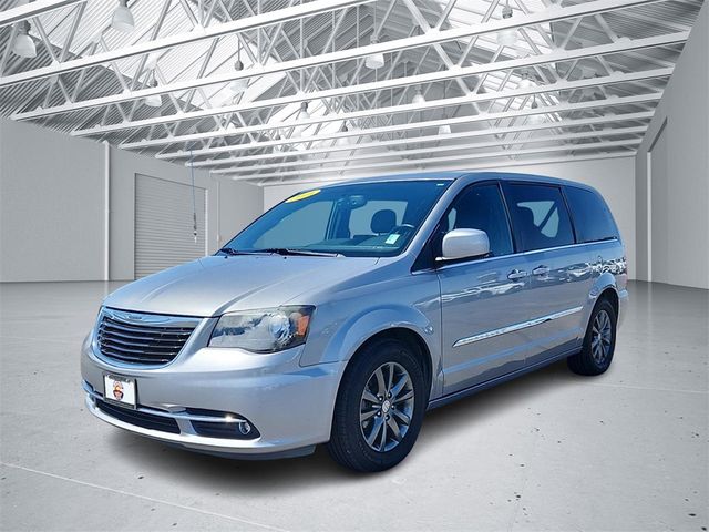 2016 Chrysler Town & Country S