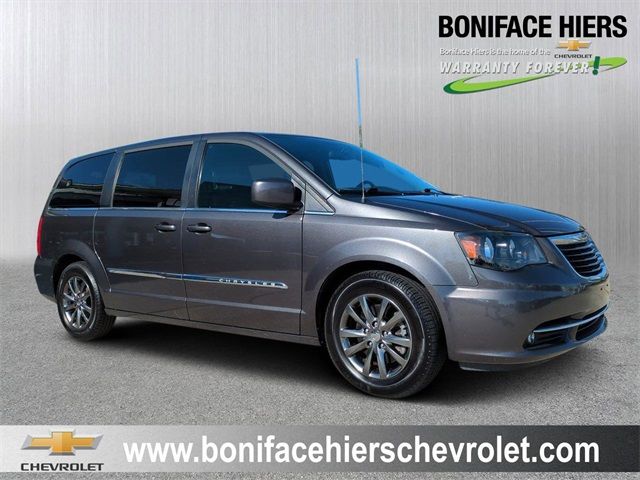 2016 Chrysler Town & Country S