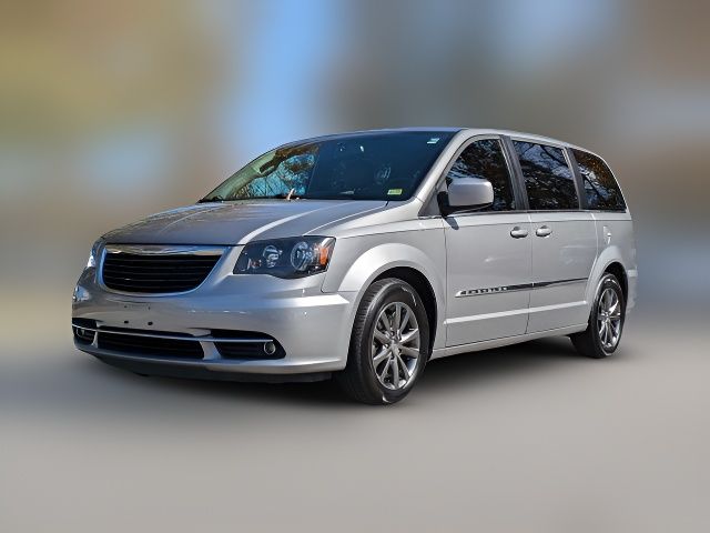 2016 Chrysler Town & Country S