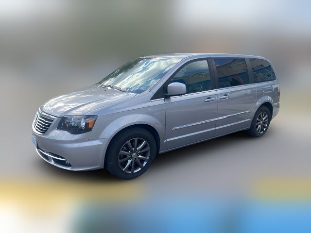 2016 Chrysler Town & Country S