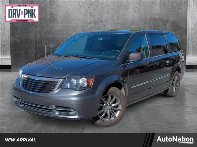 2016 Chrysler Town & Country S