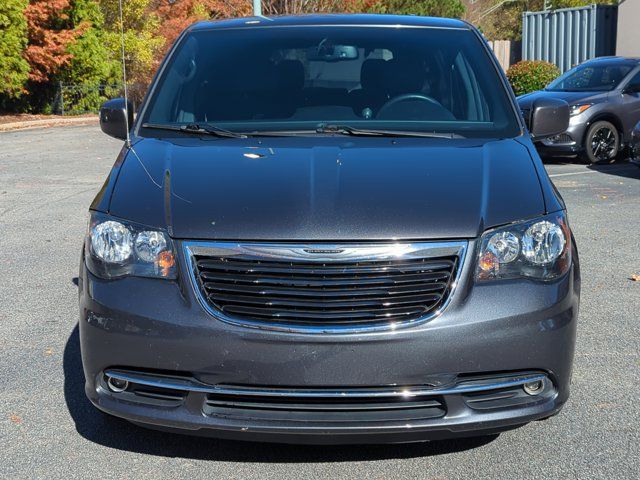 2016 Chrysler Town & Country S