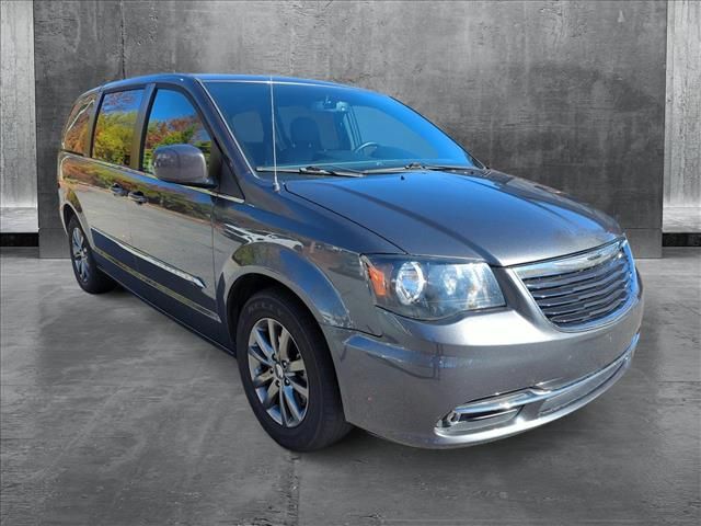 2016 Chrysler Town & Country S