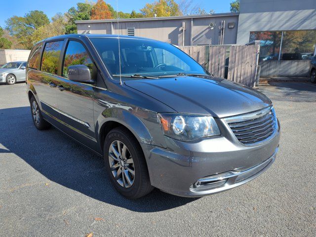 2016 Chrysler Town & Country S