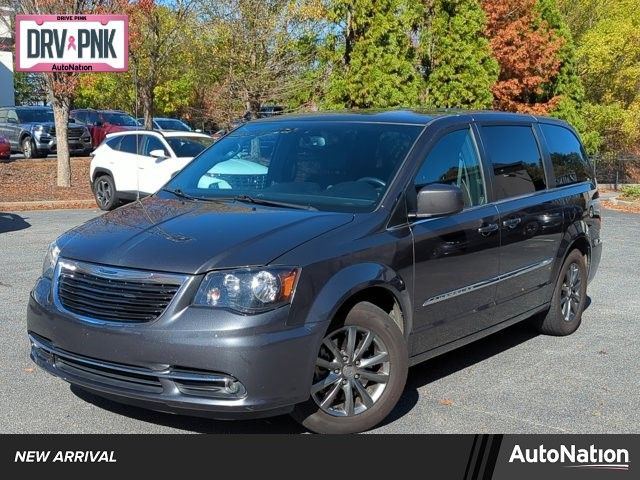 2016 Chrysler Town & Country S