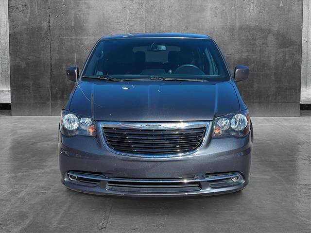 2016 Chrysler Town & Country S