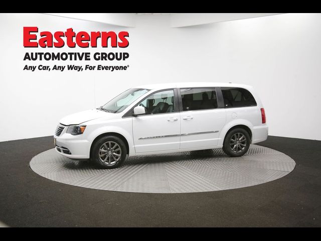2016 Chrysler Town & Country S
