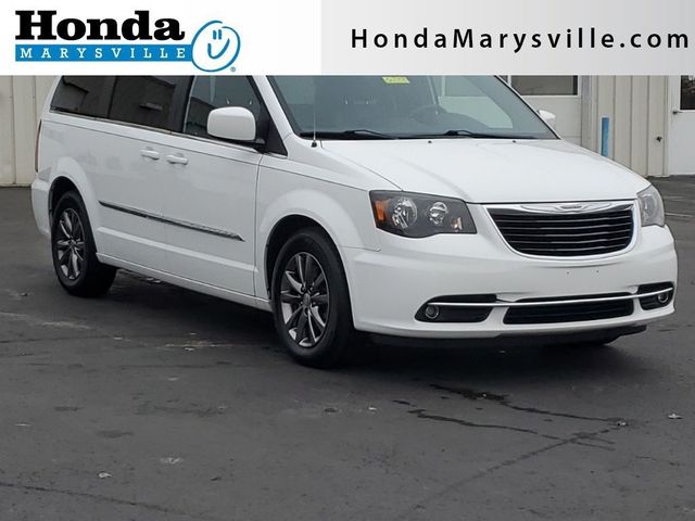 2016 Chrysler Town & Country S