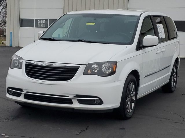 2016 Chrysler Town & Country S