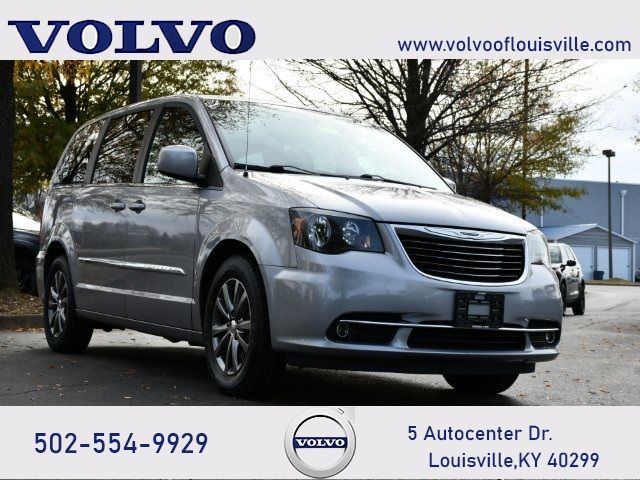 2016 Chrysler Town & Country S