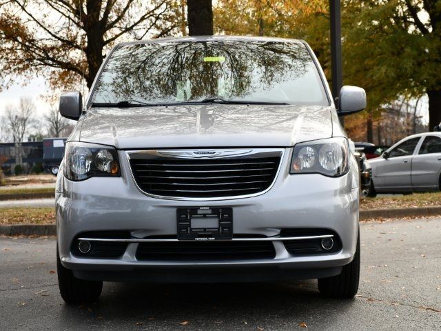 2016 Chrysler Town & Country S