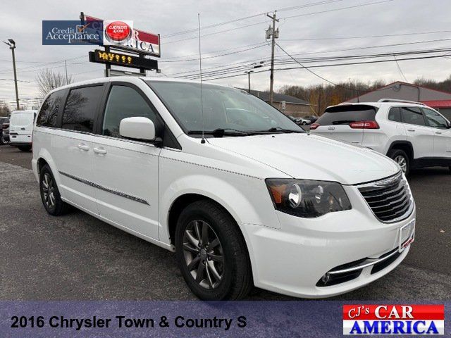 2016 Chrysler Town & Country S
