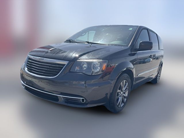 2016 Chrysler Town & Country S