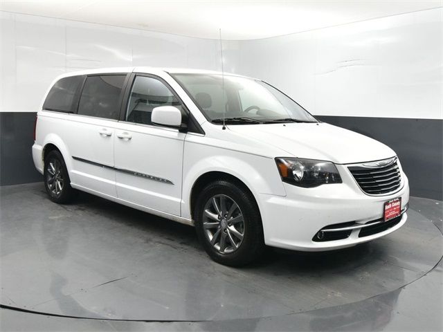 2016 Chrysler Town & Country S