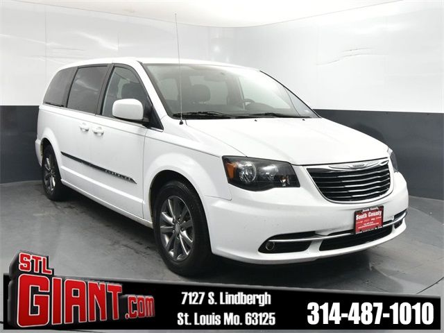 2016 Chrysler Town & Country S