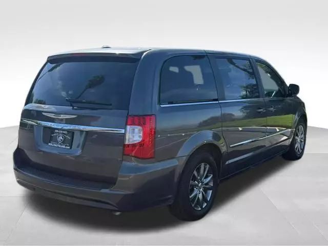 2016 Chrysler Town & Country S