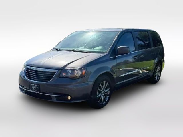 2016 Chrysler Town & Country S