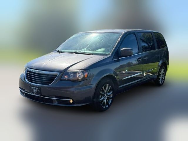 2016 Chrysler Town & Country S