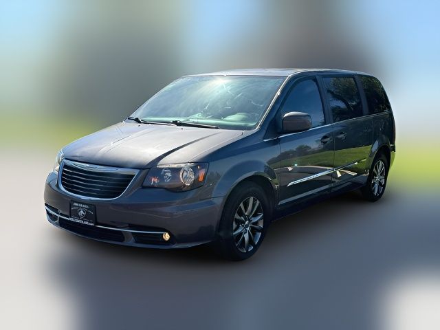 2016 Chrysler Town & Country S