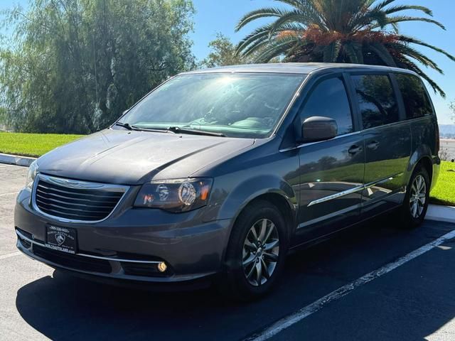 2016 Chrysler Town & Country S