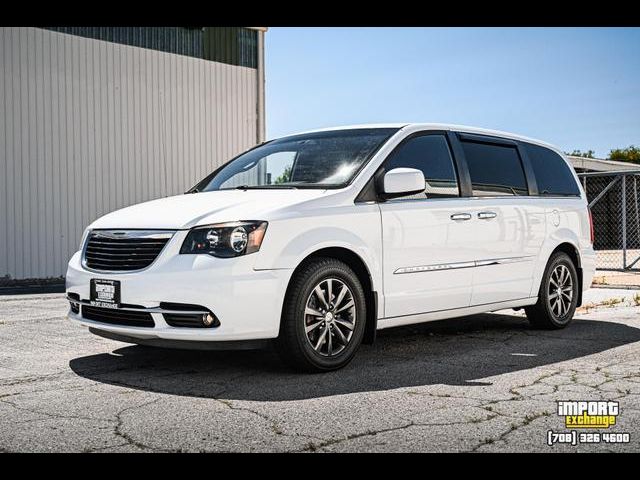 2016 Chrysler Town & Country S