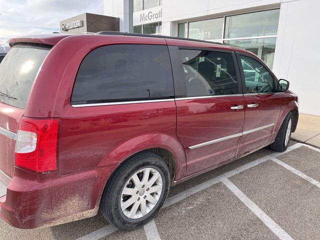 2016 Chrysler Town & Country Touring