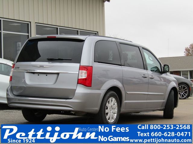 2016 Chrysler Town & Country Touring